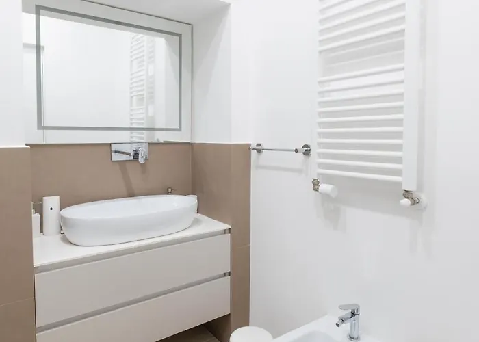 Stunning 1br, 2bath In The Heart Of 6c * Rom