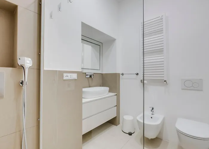 Stunning 1br, 2bath In The Heart Of 6c Apartment *
