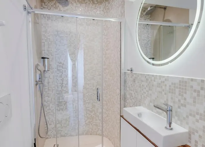 Apartment Stunning 1br, 2bath In The Heart Of 6c *